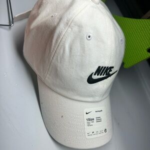 Nike Heritage White Cap